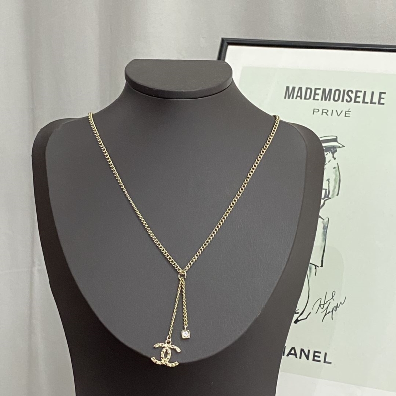 Ba*len*cia*ga necklaces